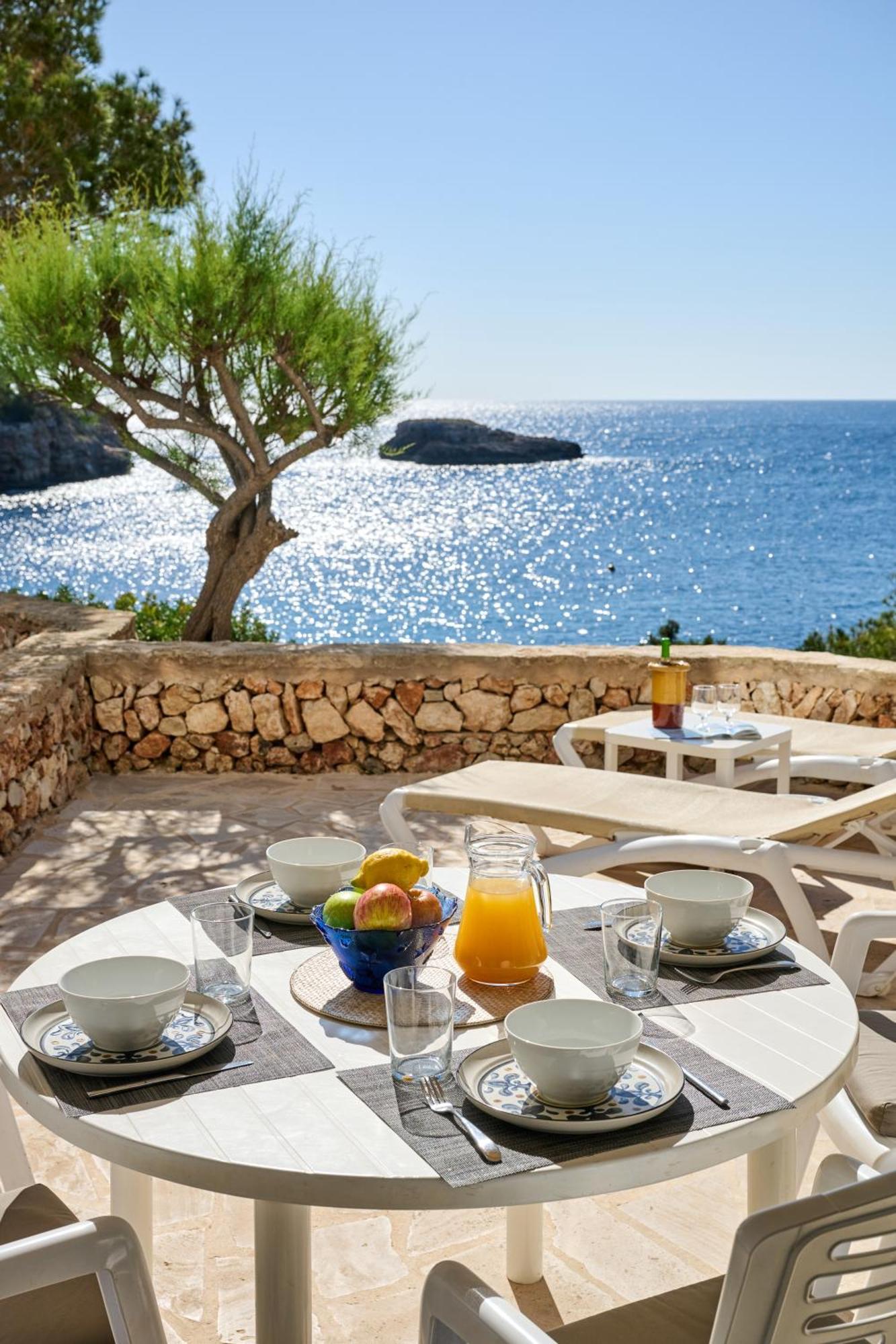Sea Frontline Apartment 'Faraona'. Pool. Wifi Сантаньи Экстерьер фото