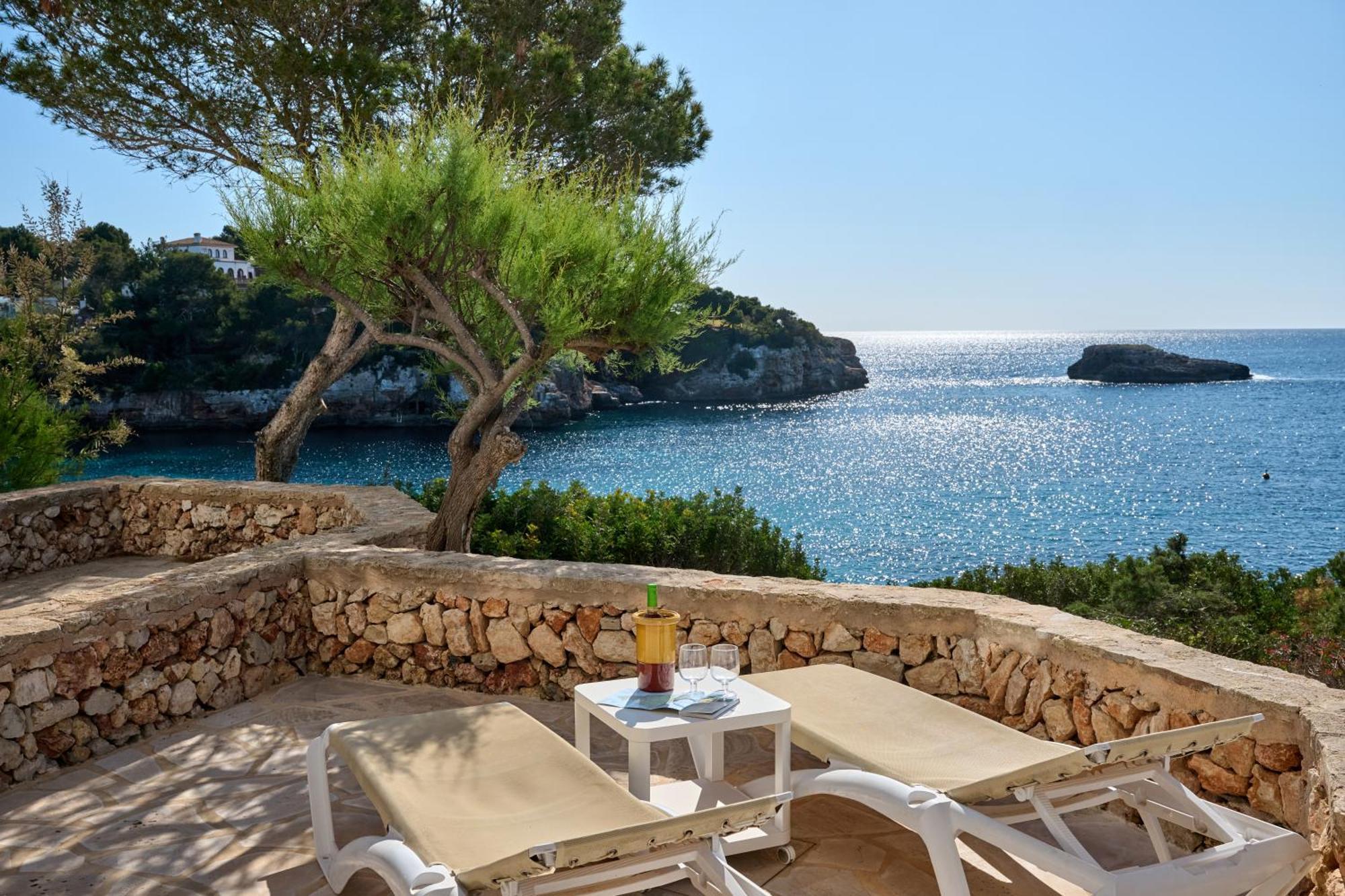 Sea Frontline Apartment 'Faraona'. Pool. Wifi Сантаньи Экстерьер фото